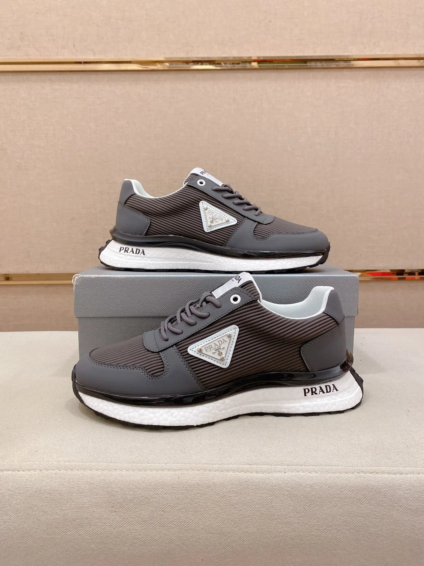 Men's shoes 💰: 462💰 [Prada～Prada] Trendy new styles are on the market. Same style as the official website. Counter quality. Original version. [Strong] [Strong] Imported selected first-layer cowhide. Comfortable and breathable sheepskin lining, fine workmanship, upper layer made of 100% pure cowhide, original last shape, comfortable on the feet, shoe sizes 38 to 44